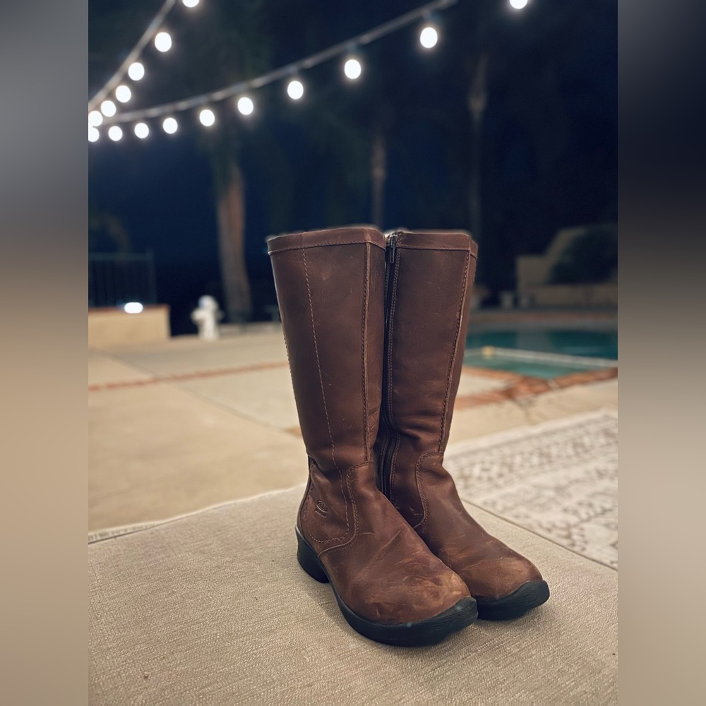 Keen brown soft leather boots, worn once. Size USA 6.5